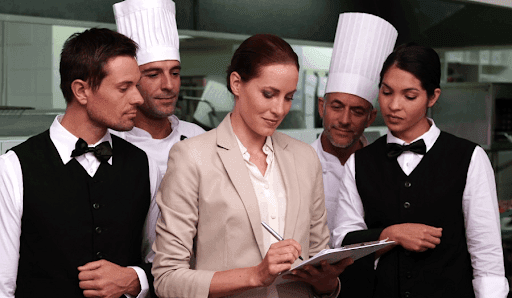 Văn Hóa Dịch Vụ – Vũ Khí Bền Vững Nâng Tầm Thương Hiệu F&B